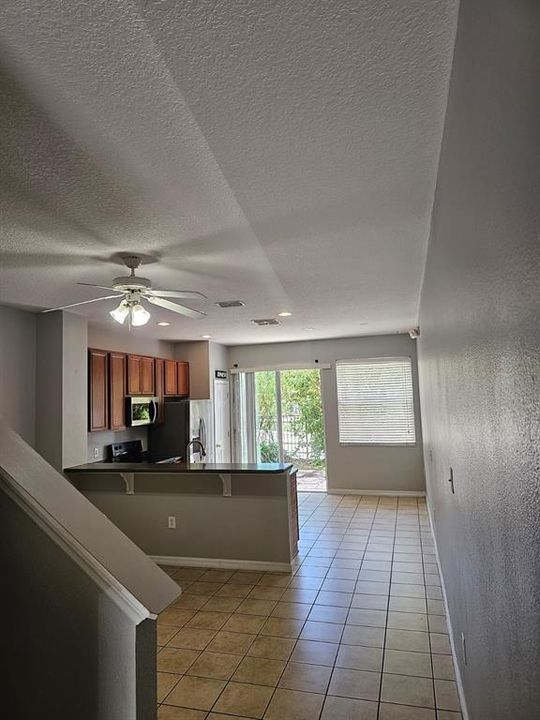For Rent: $2,100 (3 beds, 3 baths, 1394 Square Feet)