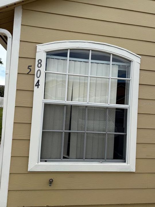 For Sale: $300,000 (4 beds, 3 baths, 1887 Square Feet)
