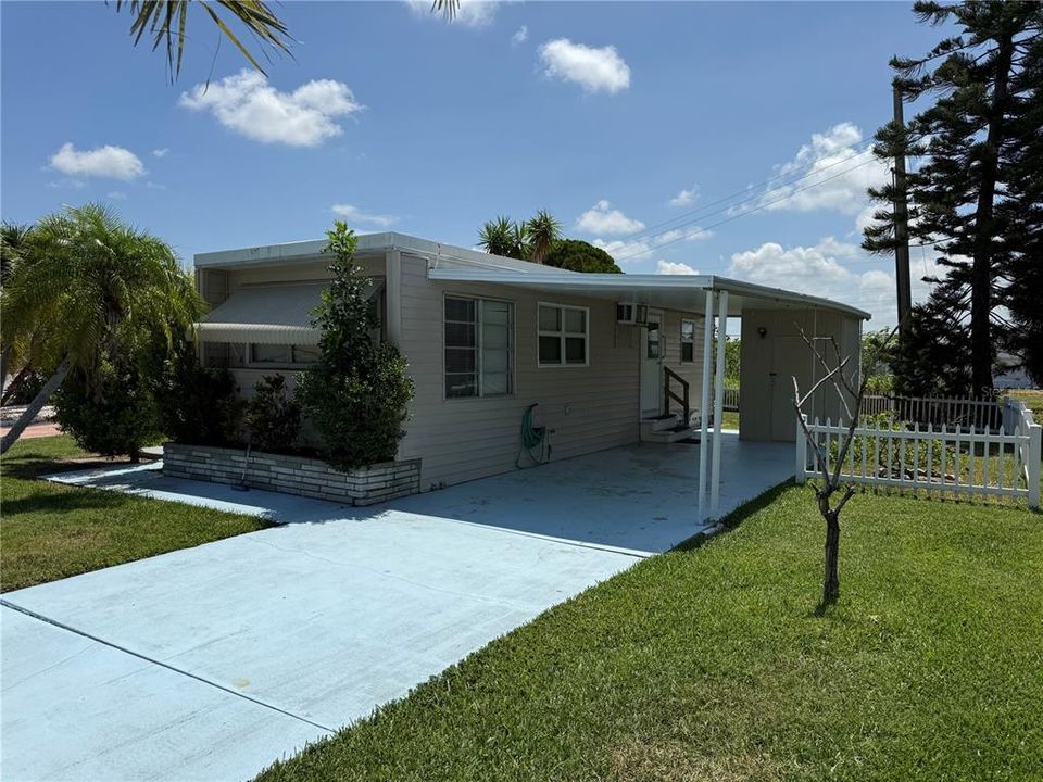 For Sale: $99,900 (1 beds, 1 baths, 420 Square Feet)