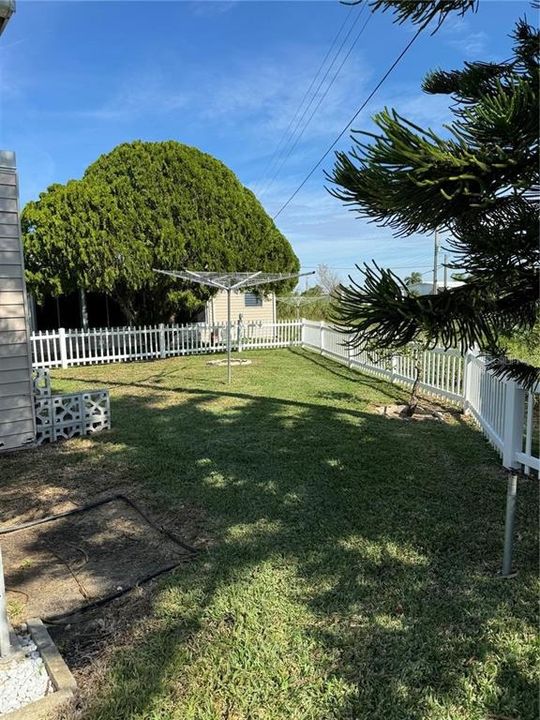 For Sale: $99,900 (1 beds, 1 baths, 420 Square Feet)