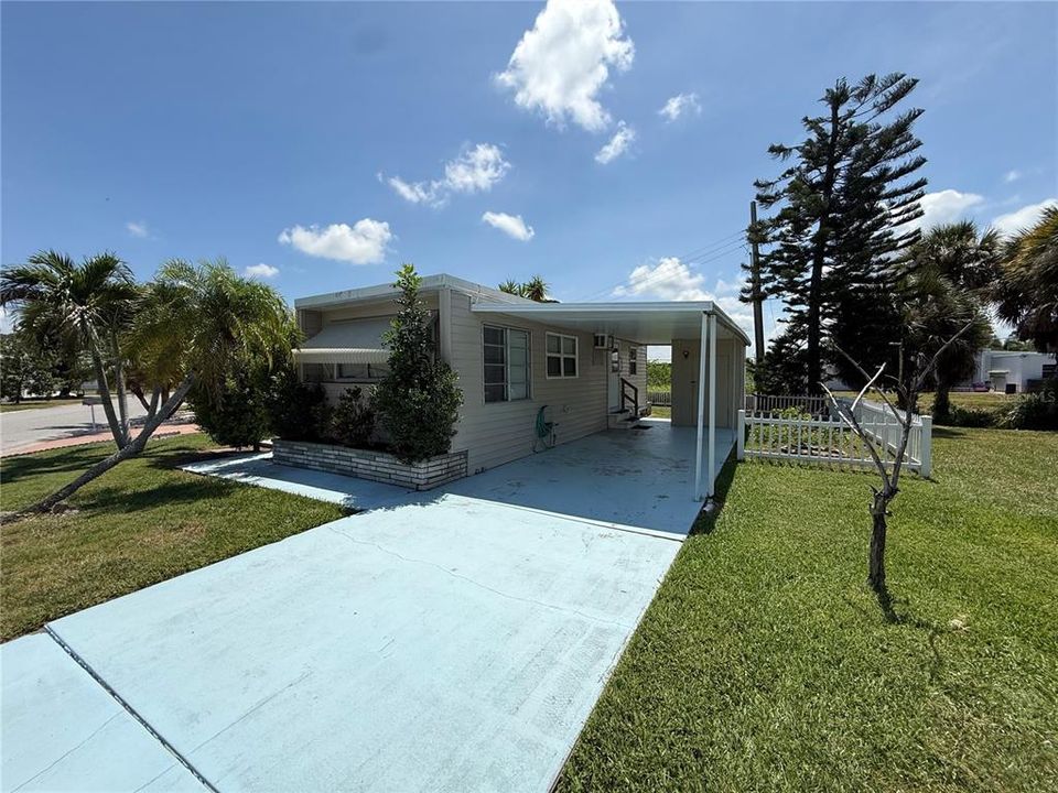 For Sale: $99,900 (1 beds, 1 baths, 420 Square Feet)
