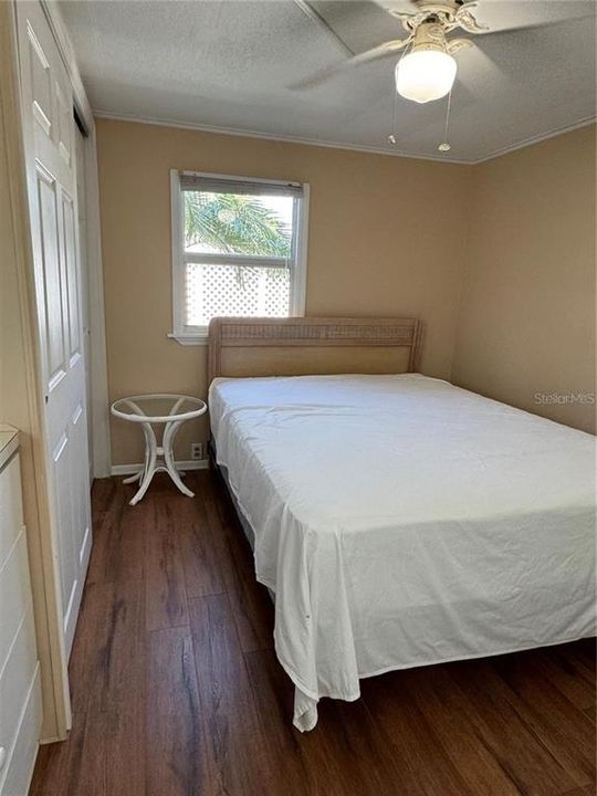 For Sale: $99,900 (1 beds, 1 baths, 420 Square Feet)