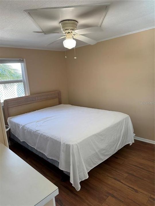For Sale: $99,900 (1 beds, 1 baths, 420 Square Feet)