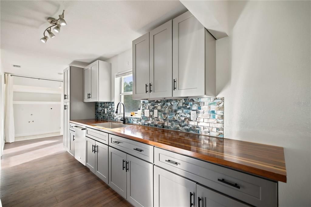 En Venta: $249,500 (3 camas, 2 baños, 1279 Pies cuadrados)
