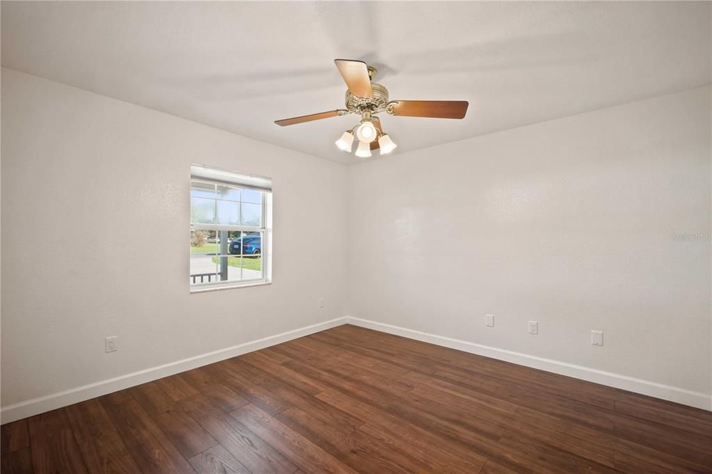 En Venta: $249,500 (3 camas, 2 baños, 1279 Pies cuadrados)