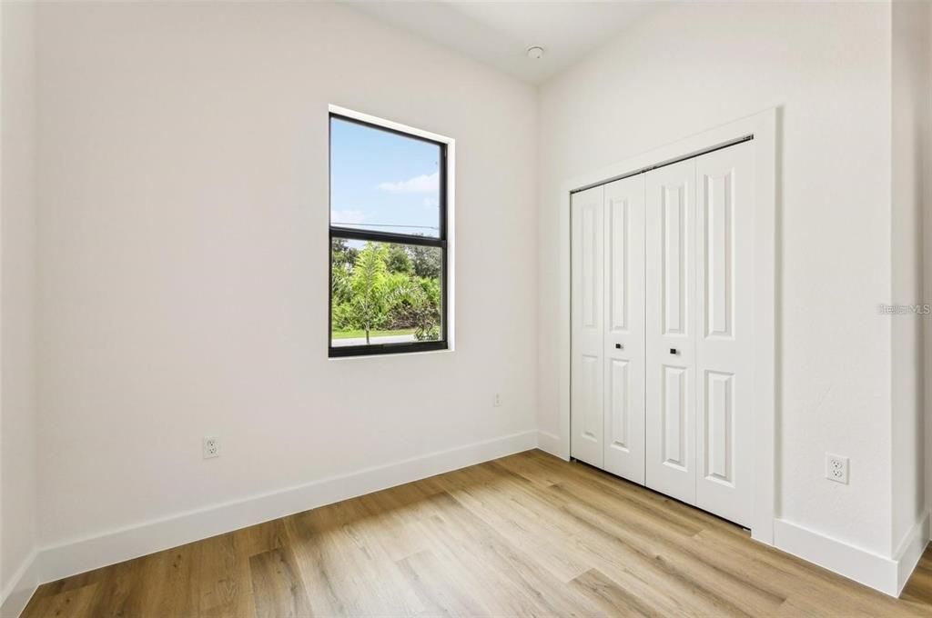 En Venta: $384,900 (4 camas, 2 baños, 2079 Pies cuadrados)