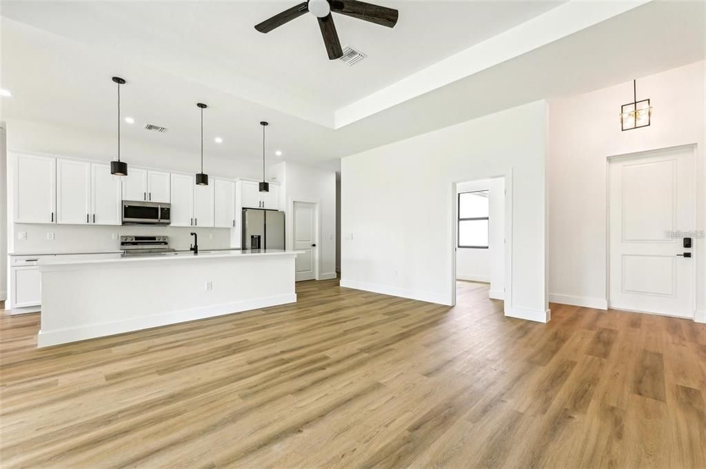 En Venta: $384,900 (4 camas, 2 baños, 2079 Pies cuadrados)