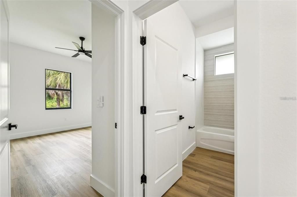 En Venta: $384,900 (4 camas, 2 baños, 2079 Pies cuadrados)