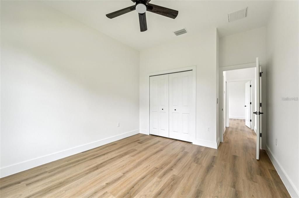 En Venta: $384,900 (4 camas, 2 baños, 2079 Pies cuadrados)