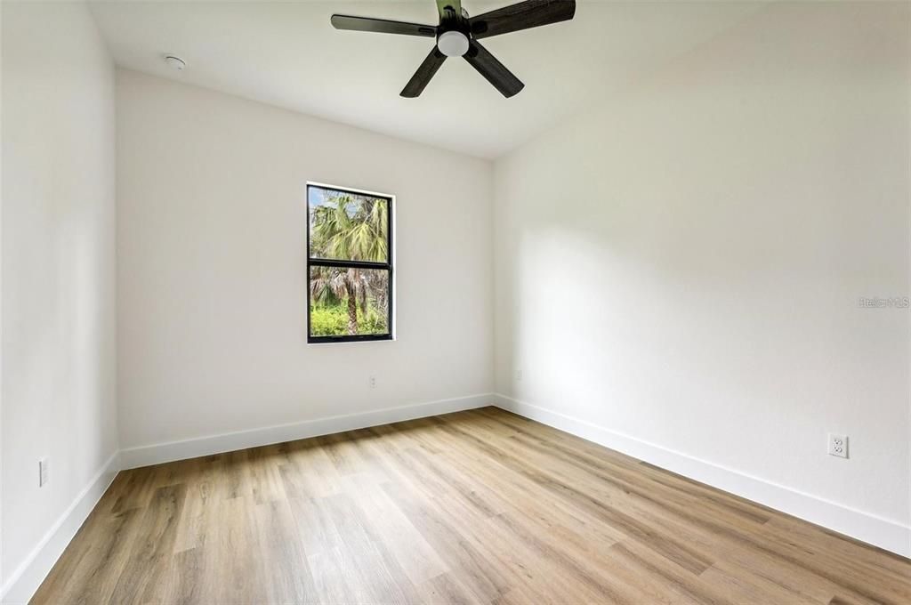 En Venta: $384,900 (4 camas, 2 baños, 2079 Pies cuadrados)