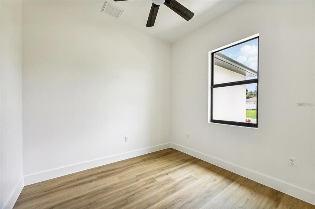 En Venta: $384,900 (4 camas, 2 baños, 2079 Pies cuadrados)