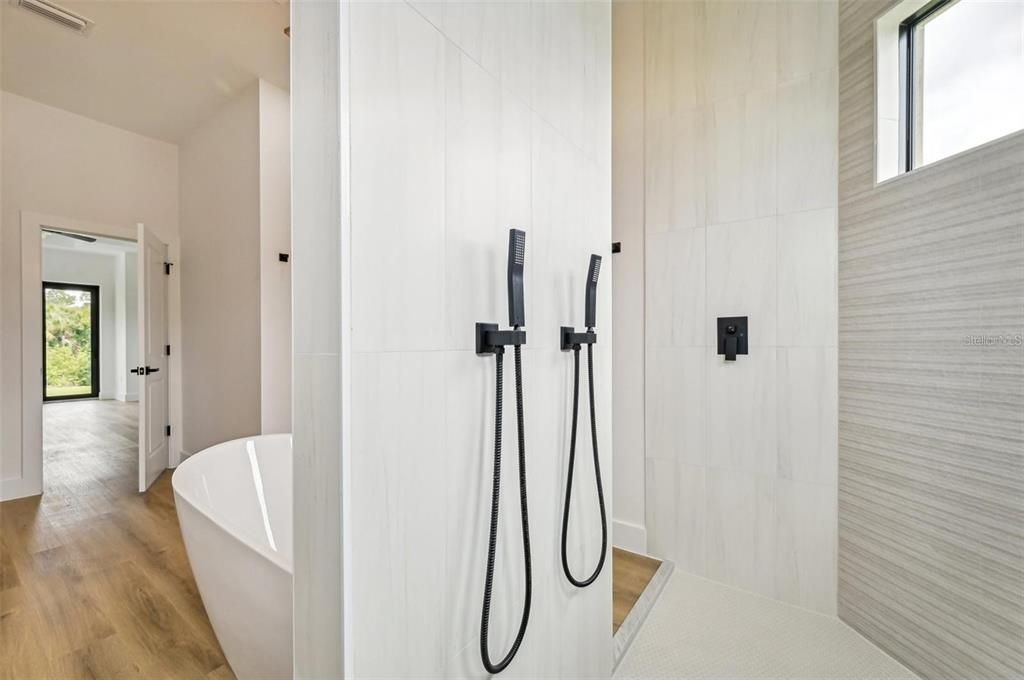 En Venta: $384,900 (4 camas, 2 baños, 2079 Pies cuadrados)