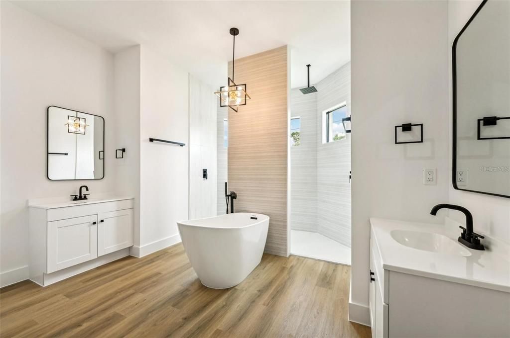 En Venta: $384,900 (4 camas, 2 baños, 2079 Pies cuadrados)