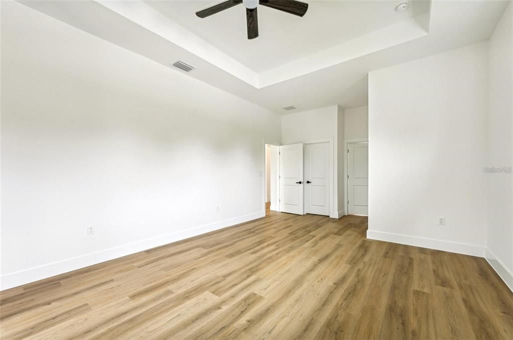 En Venta: $384,900 (4 camas, 2 baños, 2079 Pies cuadrados)