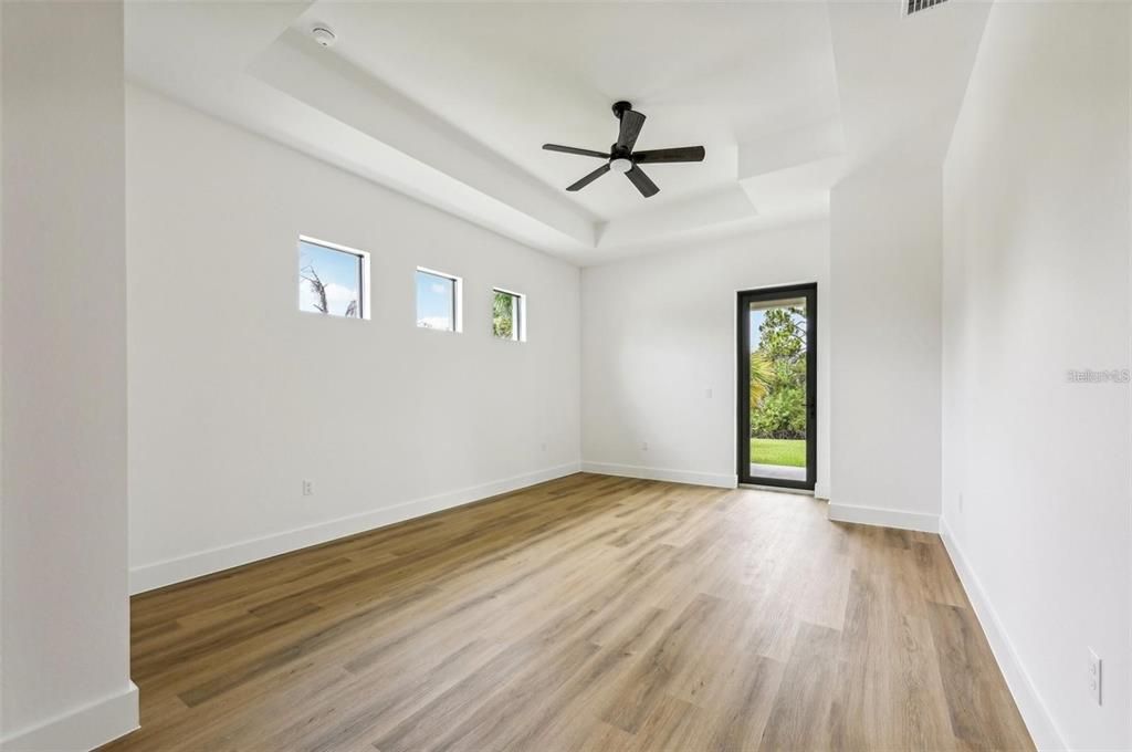 En Venta: $384,900 (4 camas, 2 baños, 2079 Pies cuadrados)