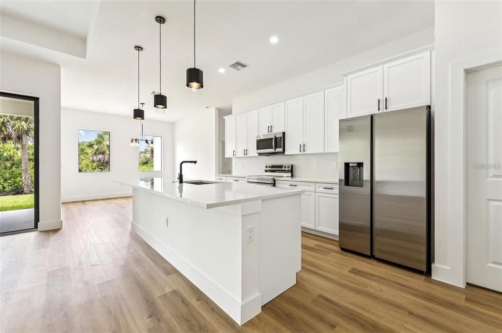 En Venta: $384,900 (4 camas, 2 baños, 2079 Pies cuadrados)