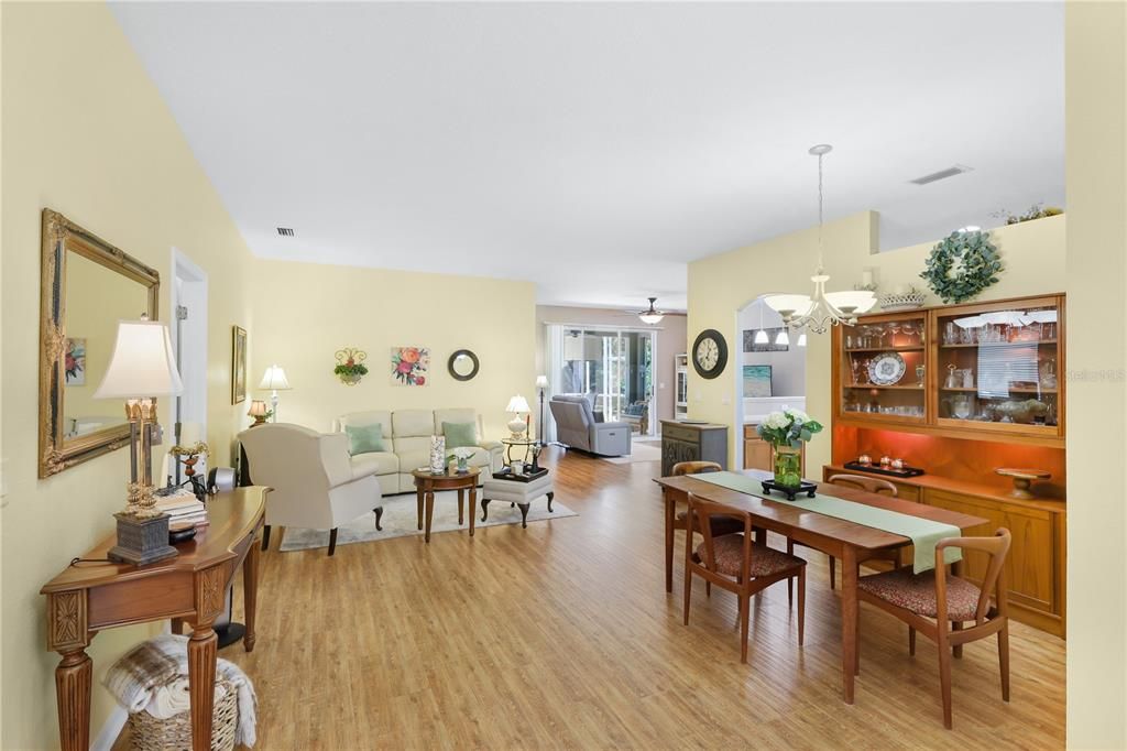 For Sale: $335,000 (2 beds, 2 baths, 1674 Square Feet)