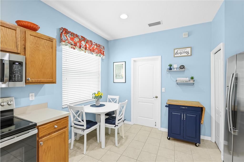 For Sale: $335,000 (2 beds, 2 baths, 1674 Square Feet)