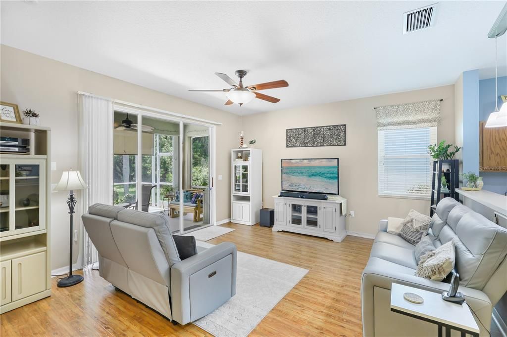 For Sale: $335,000 (2 beds, 2 baths, 1674 Square Feet)