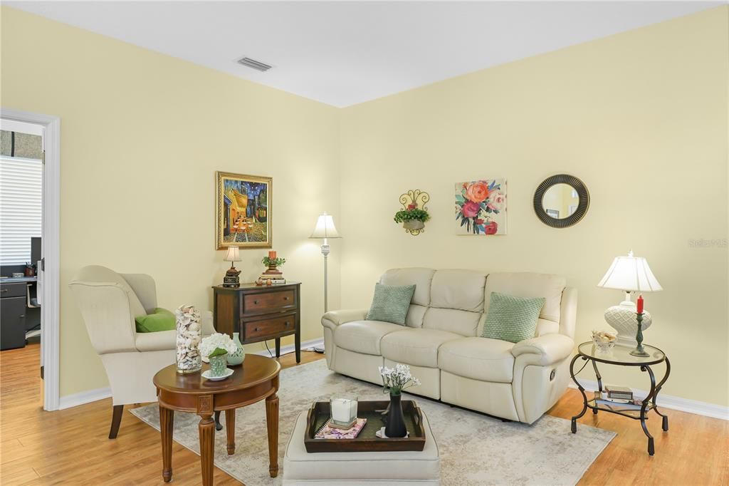For Sale: $335,000 (2 beds, 2 baths, 1674 Square Feet)