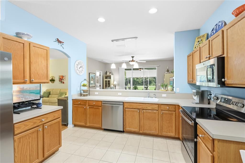 For Sale: $335,000 (2 beds, 2 baths, 1674 Square Feet)