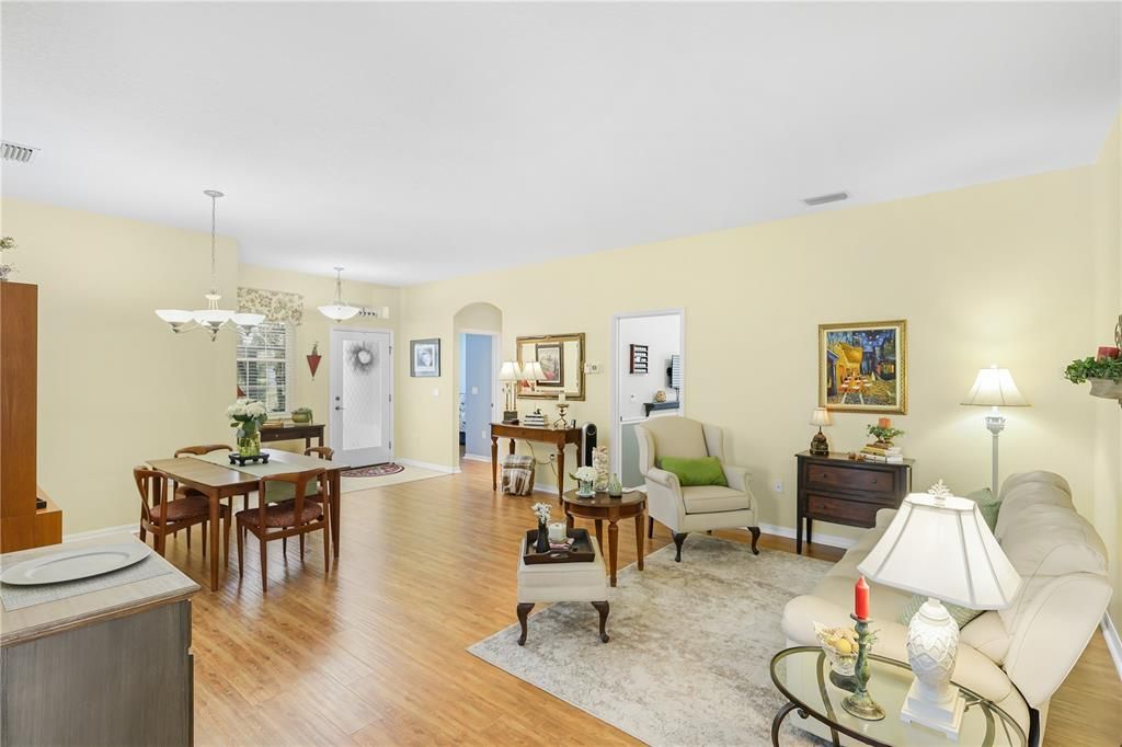 For Sale: $335,000 (2 beds, 2 baths, 1674 Square Feet)