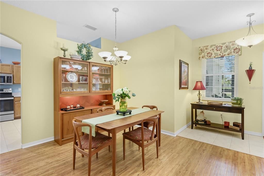For Sale: $335,000 (2 beds, 2 baths, 1674 Square Feet)