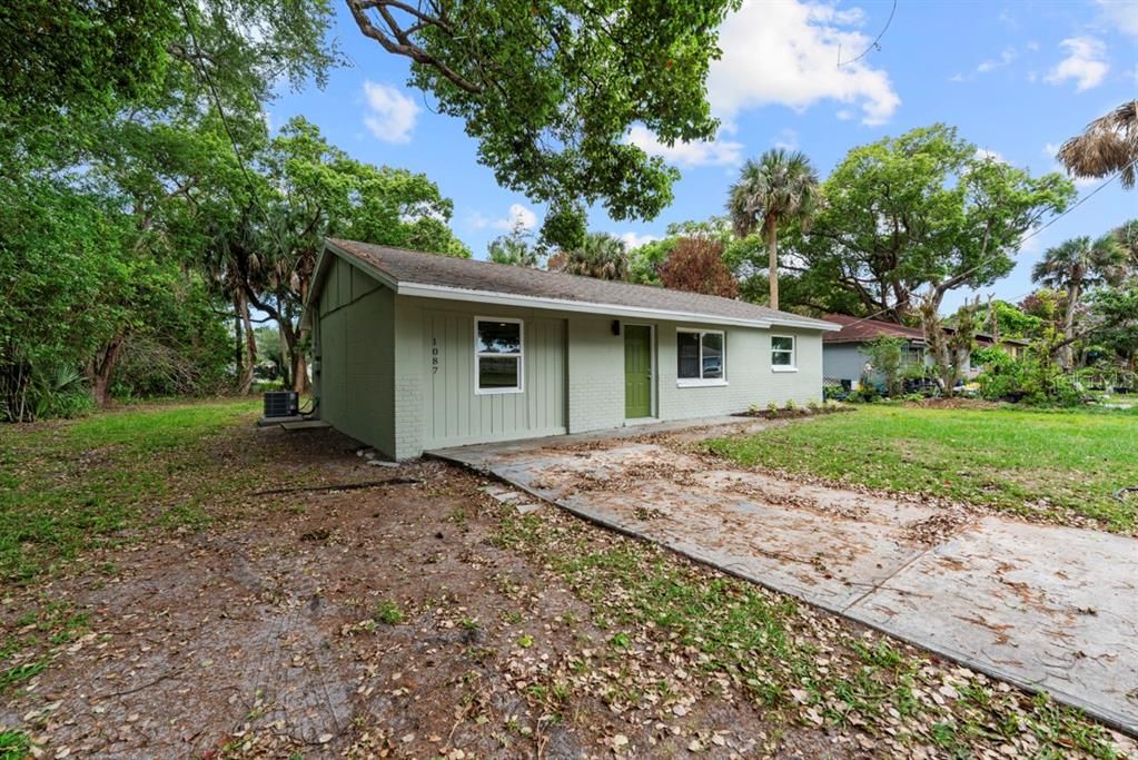 For Rent: $2,100 (4 beds, 2 baths, 1282 Square Feet)