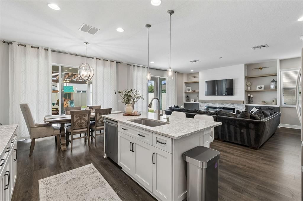 For Sale: $599,900 (4 beds, 3 baths, 2606 Square Feet)