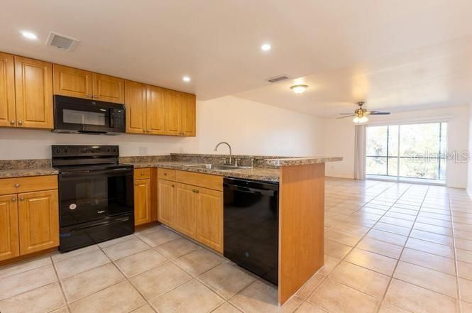 В аренду: $1,300 (2 спален, 2 ванн, 1092 Квадратных фут)