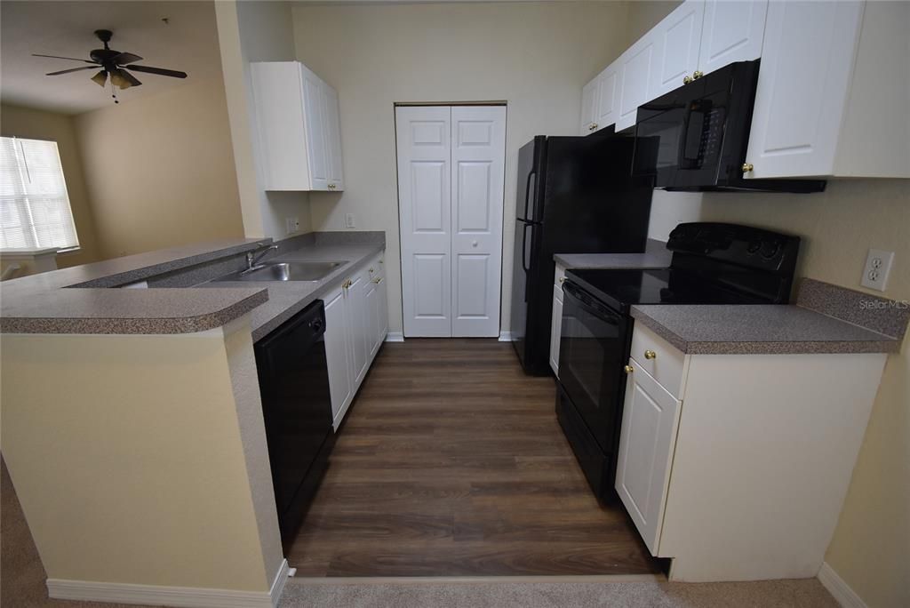 For Rent: $1,550 (1 beds, 1 baths, 898 Square Feet)