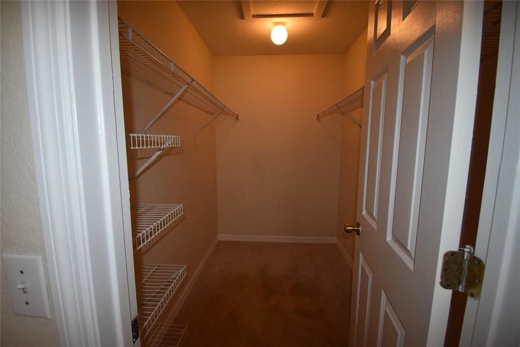 For Rent: $1,550 (1 beds, 1 baths, 898 Square Feet)