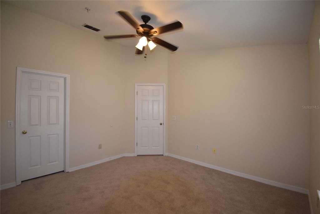 For Rent: $1,550 (1 beds, 1 baths, 898 Square Feet)