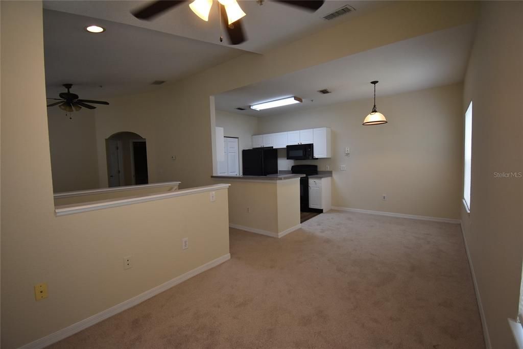 For Rent: $1,550 (1 beds, 1 baths, 898 Square Feet)