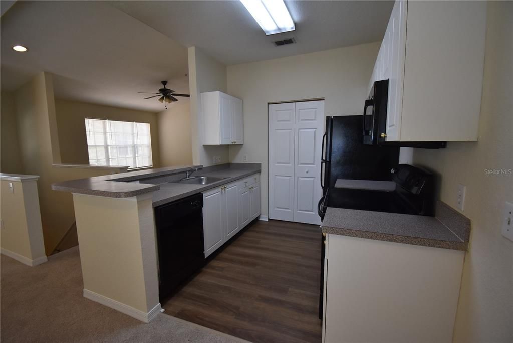 For Rent: $1,550 (1 beds, 1 baths, 898 Square Feet)