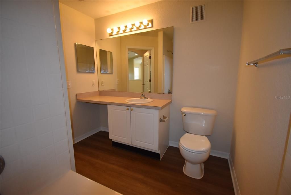 For Rent: $1,550 (1 beds, 1 baths, 898 Square Feet)