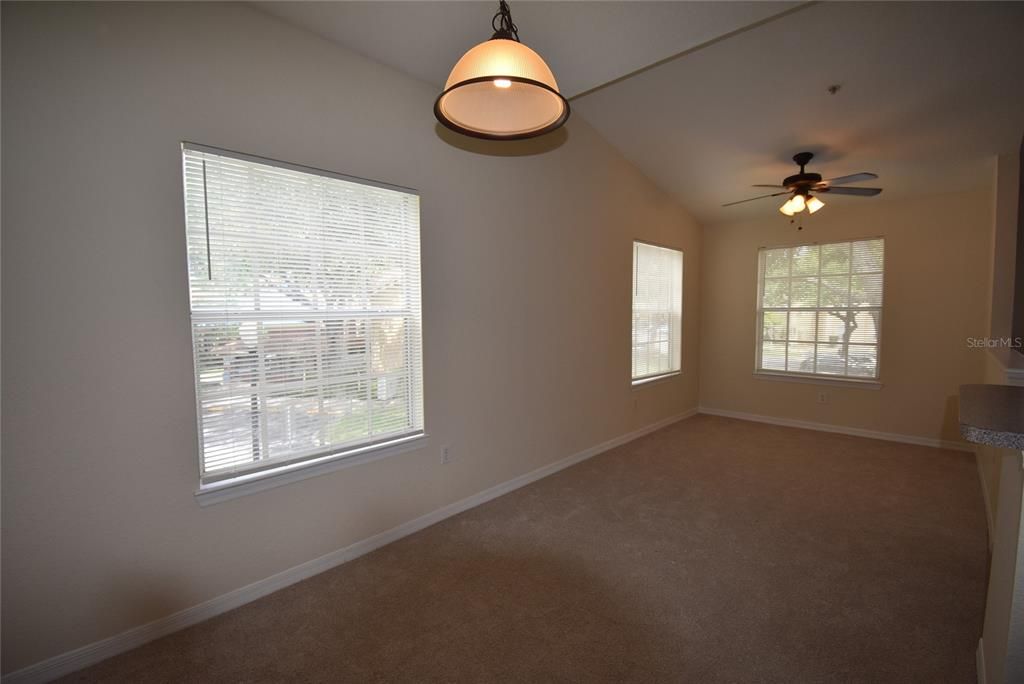 For Rent: $1,550 (1 beds, 1 baths, 898 Square Feet)