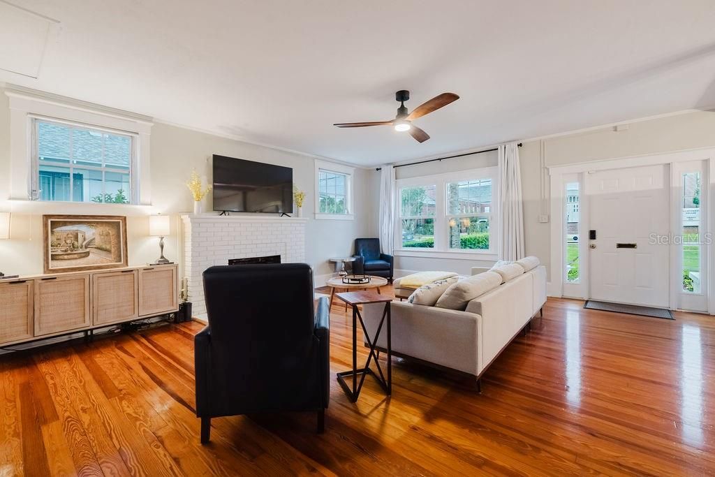 For Sale: $475,000 (3 beds, 1 baths, 1892 Square Feet)
