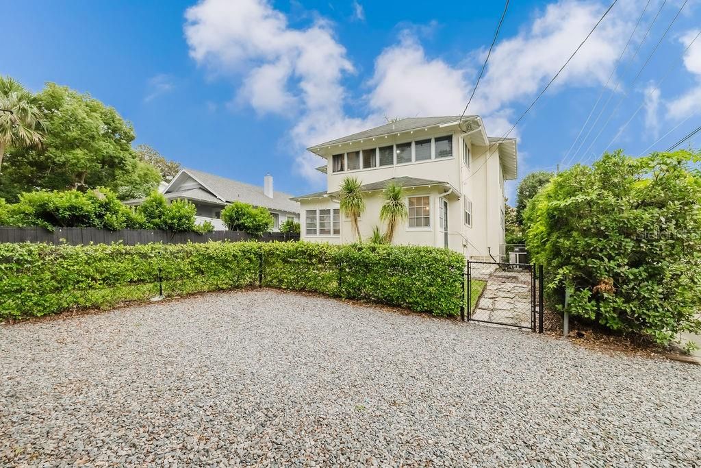 For Sale: $475,000 (3 beds, 1 baths, 1892 Square Feet)