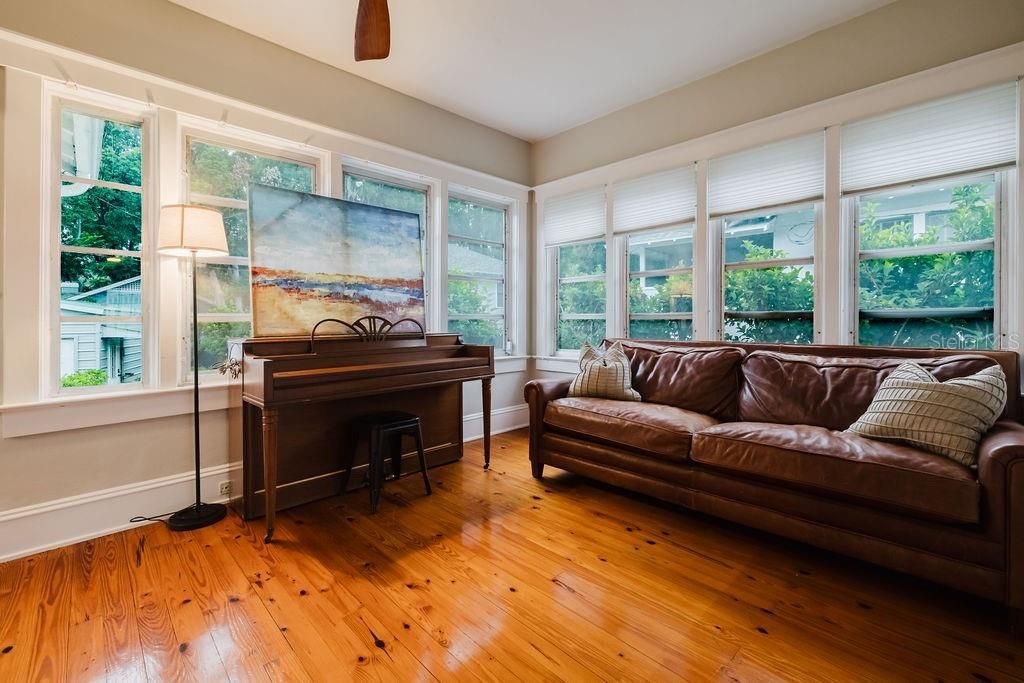 For Sale: $475,000 (3 beds, 1 baths, 1892 Square Feet)