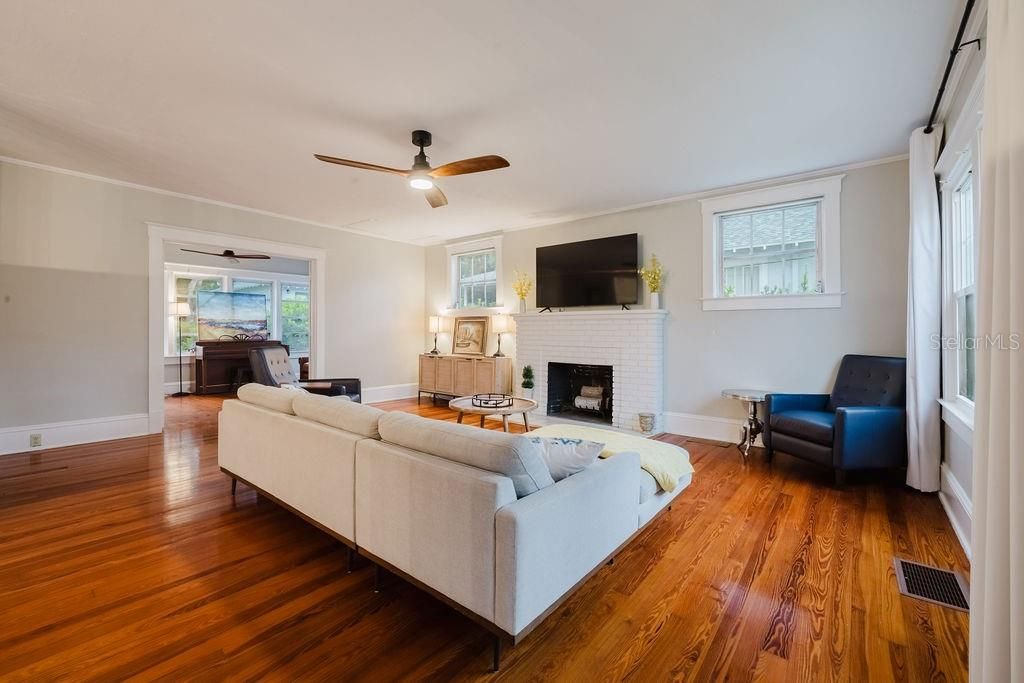 For Sale: $475,000 (3 beds, 1 baths, 1892 Square Feet)