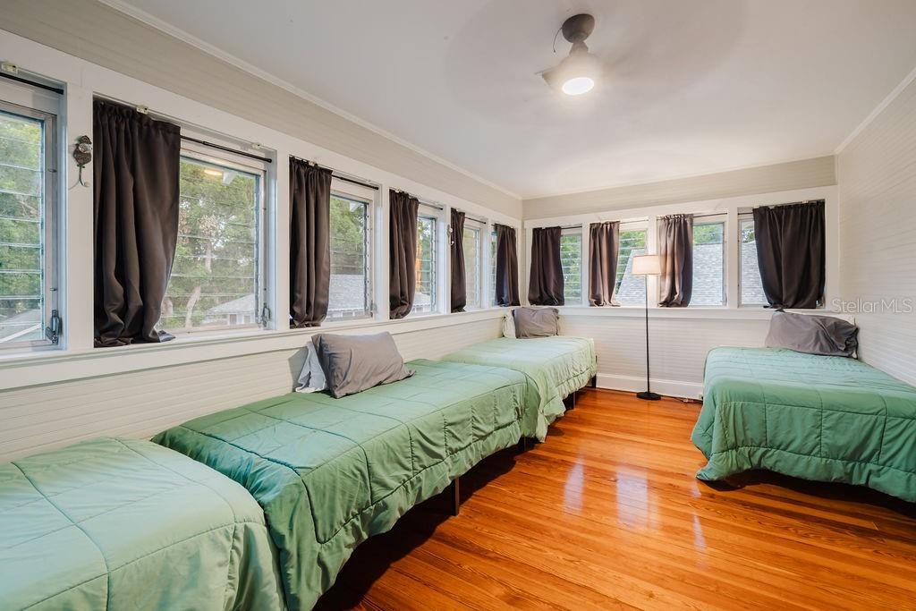 For Sale: $475,000 (3 beds, 1 baths, 1892 Square Feet)