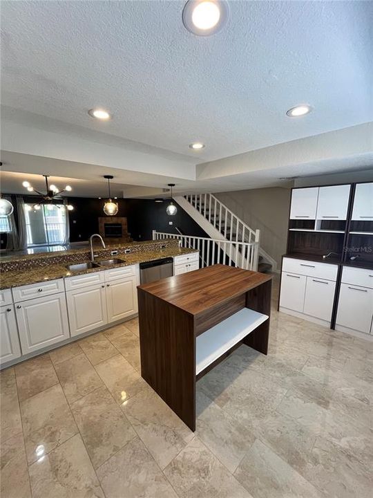 For Rent: $4,550 (2 beds, 2 baths, 1918 Square Feet)
