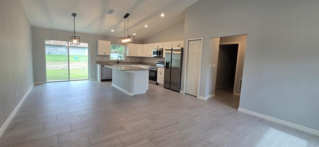 For Rent: $1,895 (3 beds, 2 baths, 1380 Square Feet)