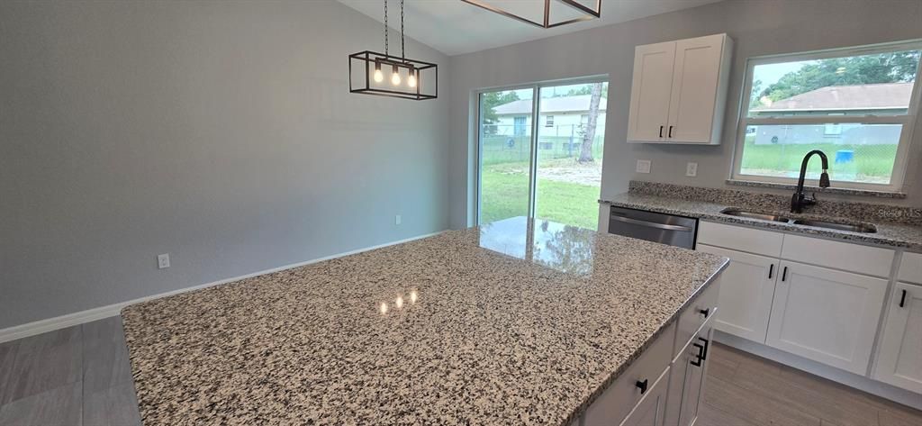For Rent: $1,895 (3 beds, 2 baths, 1380 Square Feet)