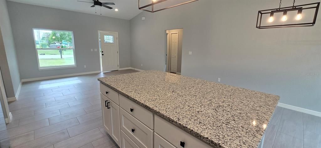 For Rent: $1,895 (3 beds, 2 baths, 1380 Square Feet)