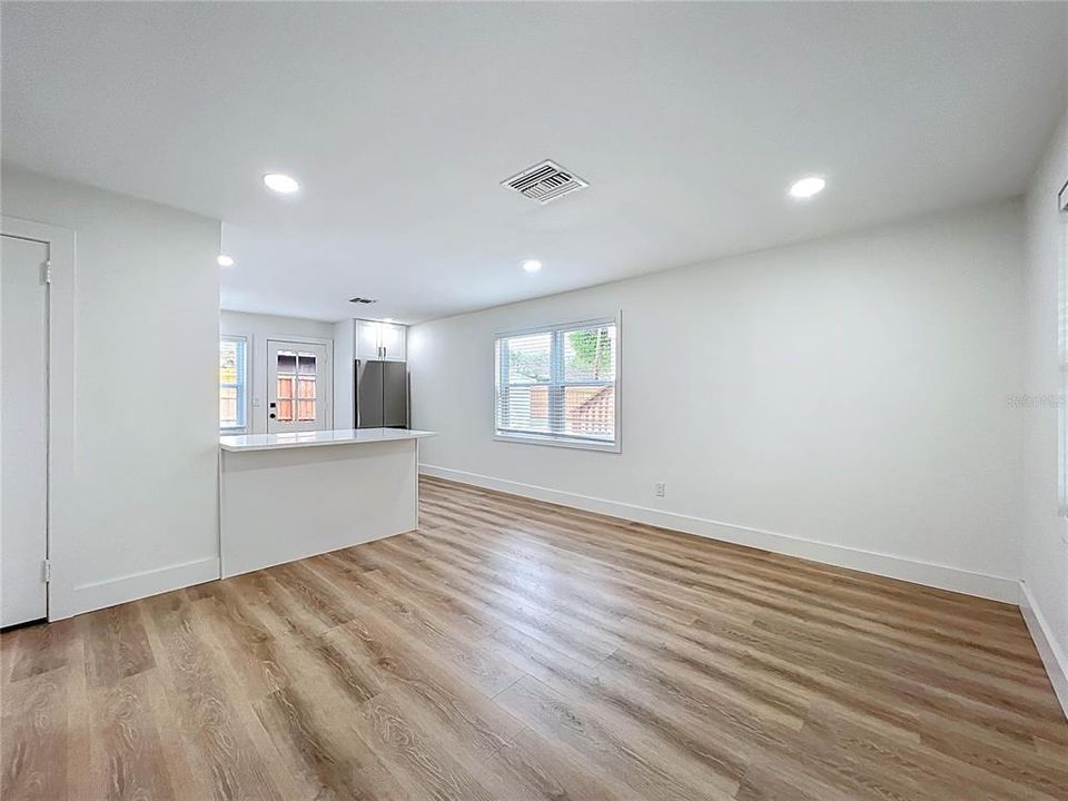 For Sale: $359,990 (3 beds, 2 baths, 1084 Square Feet)
