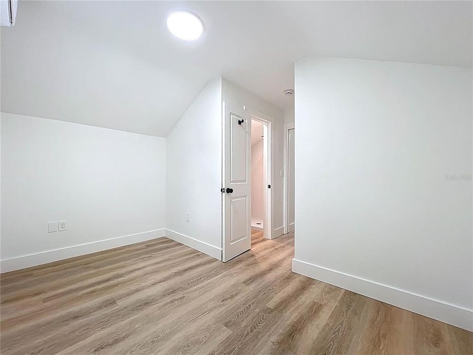 For Sale: $359,990 (3 beds, 2 baths, 1084 Square Feet)