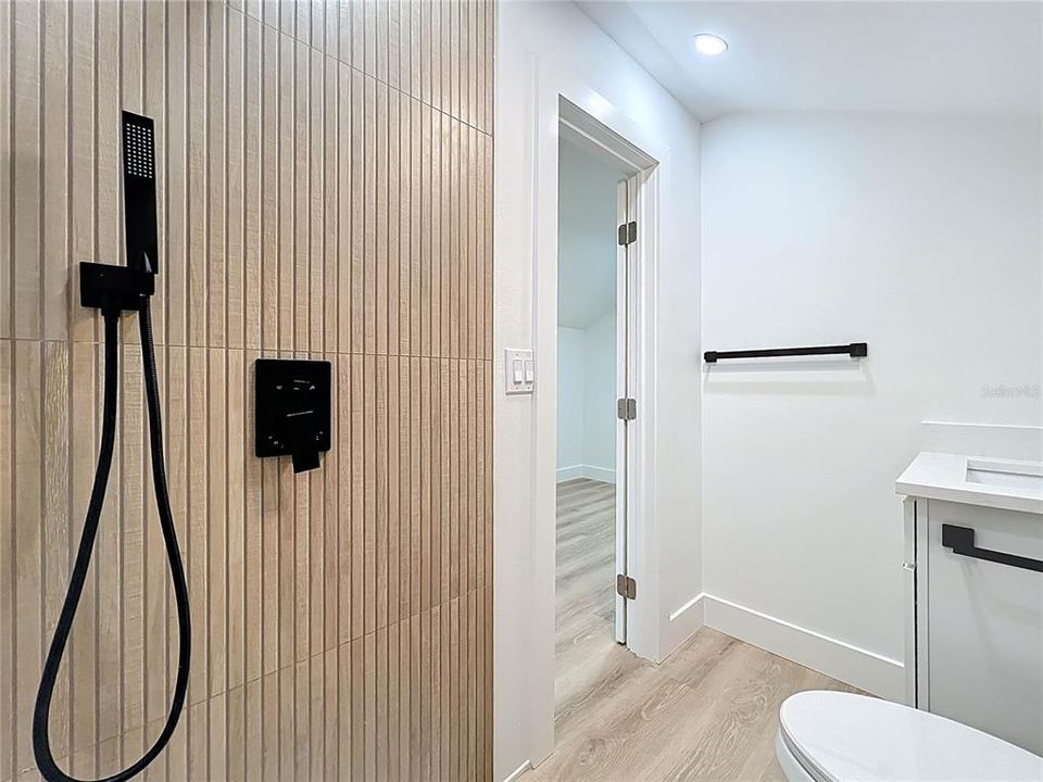 For Sale: $359,990 (3 beds, 2 baths, 1084 Square Feet)
