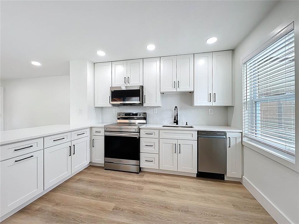 For Sale: $359,990 (3 beds, 2 baths, 1084 Square Feet)